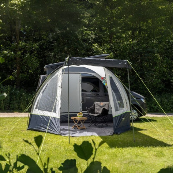 La tente Tour Easy young 2 installée sur un van de face