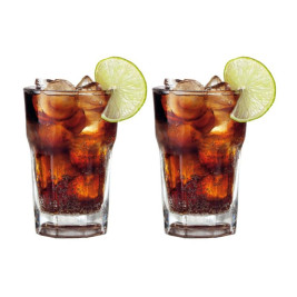 Les verres à eaux remplis de coca