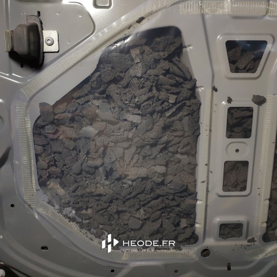 Isolation des renforts et traverses fourgon aménagé Armaflex