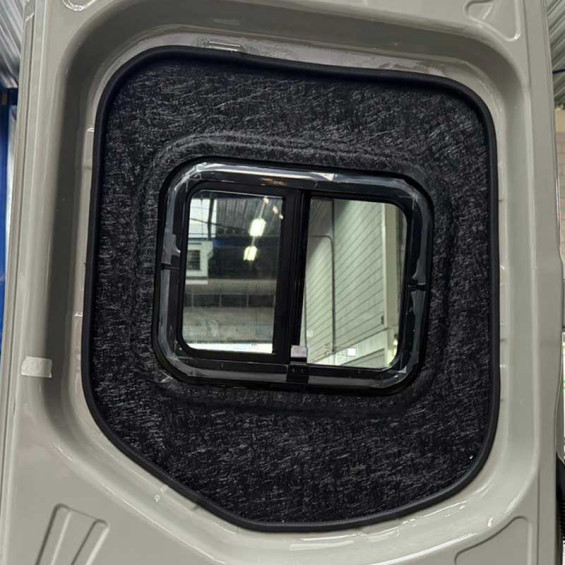 pose panneau fibre de verre porte battante gauche mercedes sprinter