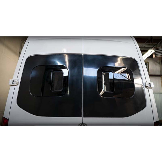 installation plaques fibre de verre portes battantes mercedes sprinter depuis 2018