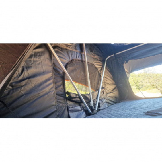 Fenêtres latérales de la tente Star Night avec moustiquaires intégrées pour une ventilation optimale