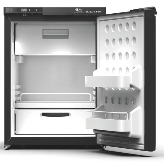 le frigo à compression pour van avec la porte ouverte