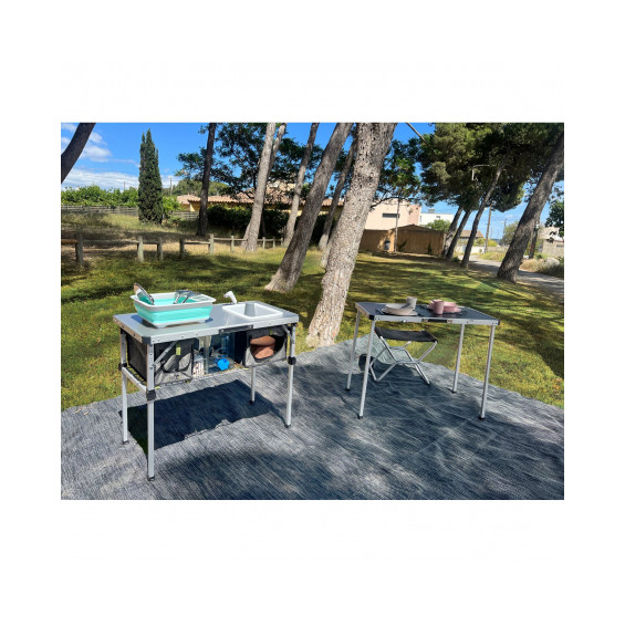 Meuble cuisine Kitch&Box Incasa 95x50 cm déplié en extérieur, vue d'ensemble sous les pins