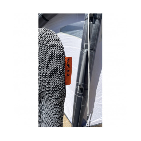 Détail de la toile 2D Mesh et de l'armature aluminium 25 mm du fauteuil Nomado Soplair