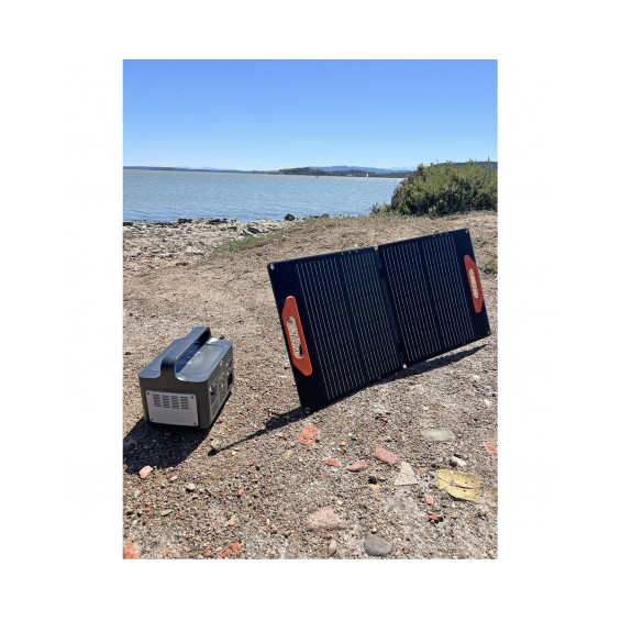 Panneau solaire EZA 60W déplié en extérieur connecté à une power station, vue d'ensemble