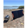 Panneau solaire EZA 60W déplié en extérieur connecté à une power station, vue d'ensemble