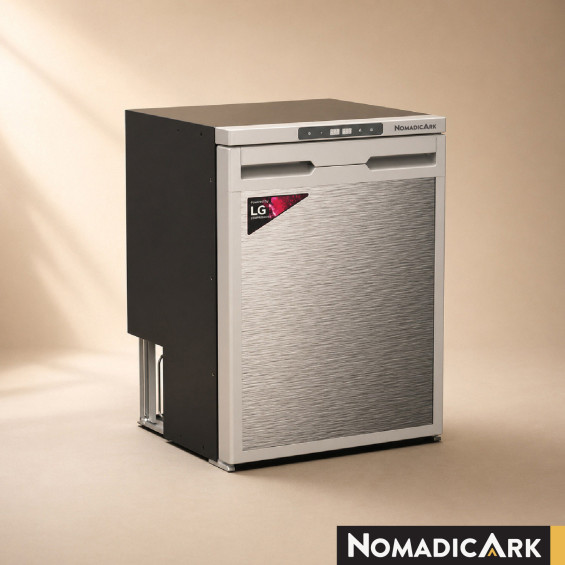 Vue de face du réfrigérateur 65l argent Nomadic Ark fermé