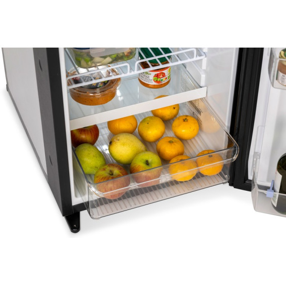 Réfrigérateur à compression CVB50 Carbest ouvert avec fruits et légumes rangés dans la porte