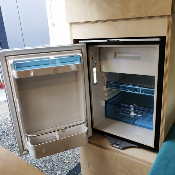 installer un frigo dans son van aménagé crx 50 dometic