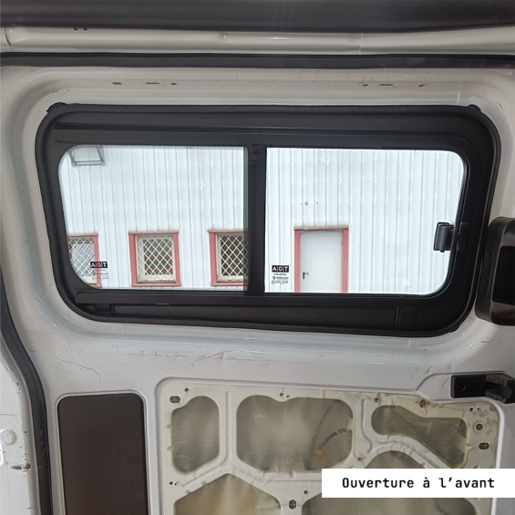 finition intérieure fenêtre latérale coulissante avant gauche transit custom