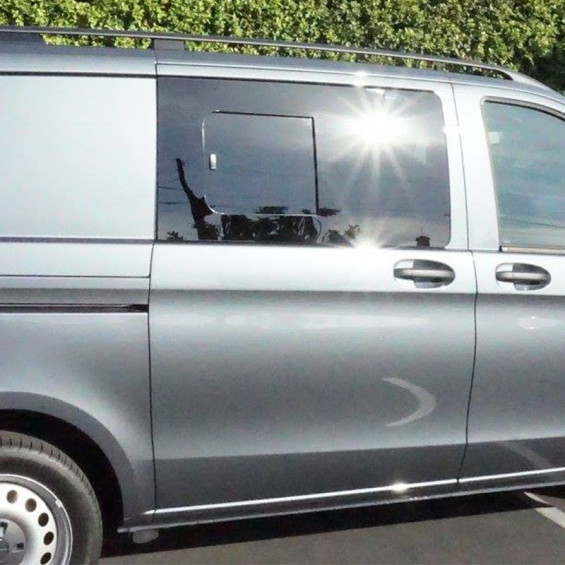 baie coulissante avant droite mercedes vito 2015 avec ouverture à l'arrière