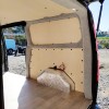 Habillage des latéraux bois pour Ford Transit Custom, économique et simple d’installation..