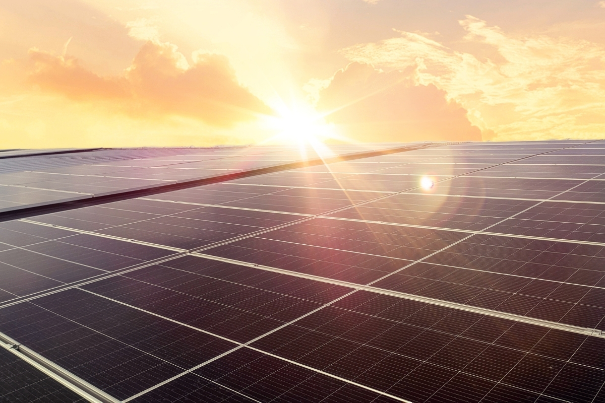 Panneau solaire au coucher du soleil