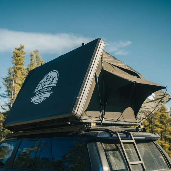 Tienda de techo Equinox de Go Overland sobre un 4x4