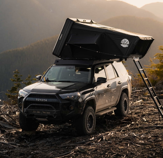 Tienda de techo para 4 personas sobre un RAV4